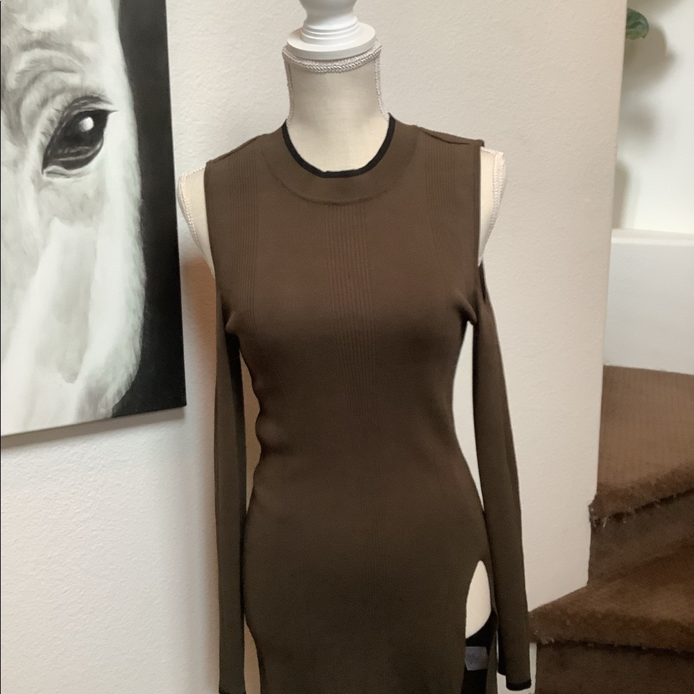 Shoulder cut out long sleeve top